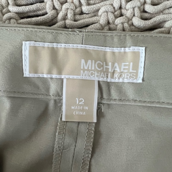 Michael Kors women’s khaki shorts. Size 12 - Picture 4 of 4